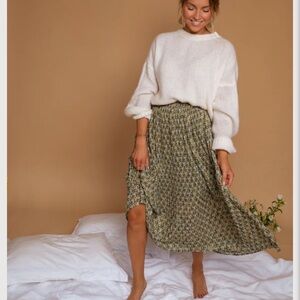 Chic Green Patterned Maxi Skirt
